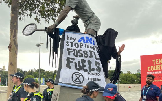 XR Vic protest greenwashing at the Australian Tennis Open Men’s Final