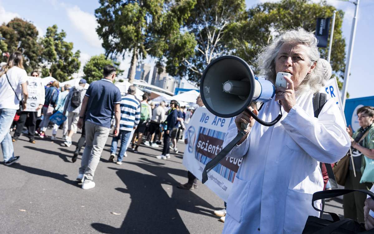 Scientist Rebellion activists at the Australian Open 